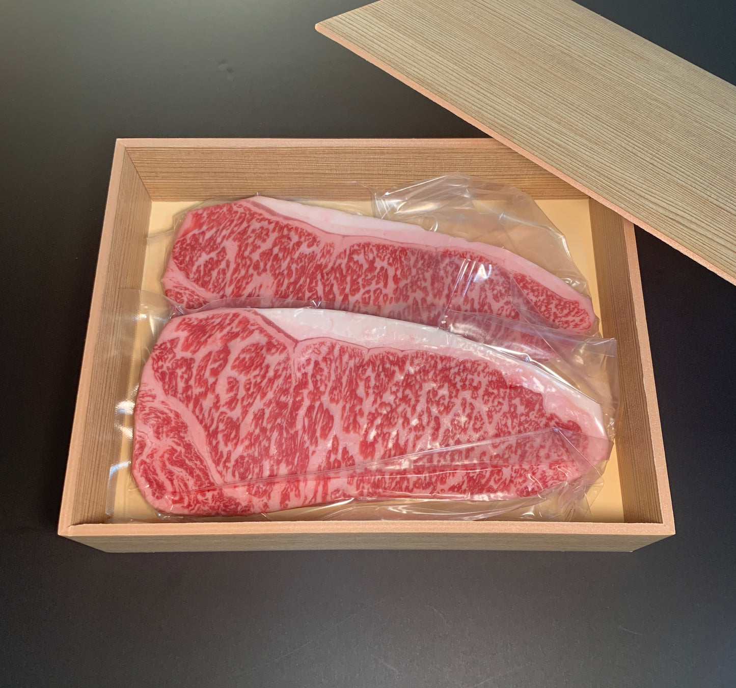博多和牛・サーロインステーキ(250g x 2枚)