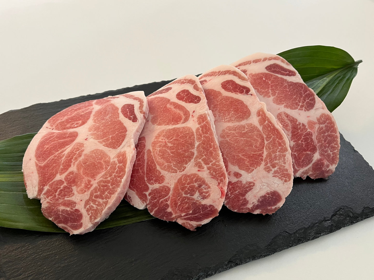 茶美豚・厚切り肩ロース・とんかつ/ソテー用(100g x 8枚)